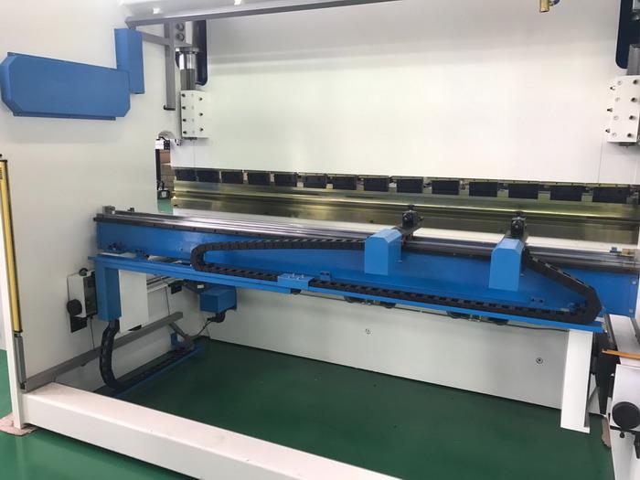 Yawei porculan AHYW Made XRZ1Z2 CNC 4axis automatsko prešanje kočnica savijanje stražnjih mjerača